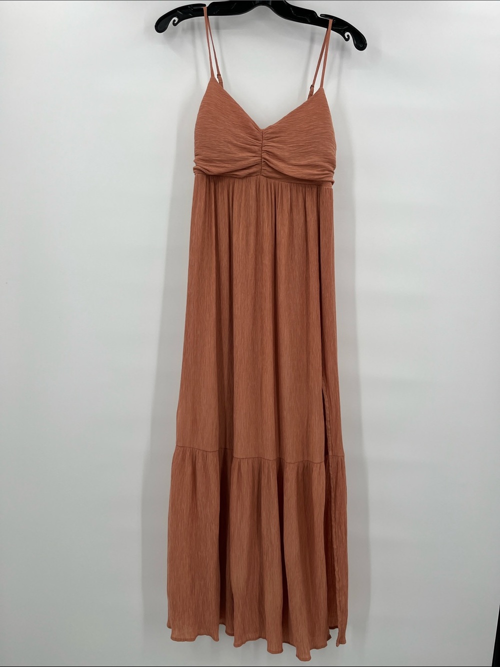 Abercrombie & Fitch Spaghetti-Strap Ruched Crinkle Maxi Dress in Terracotta M